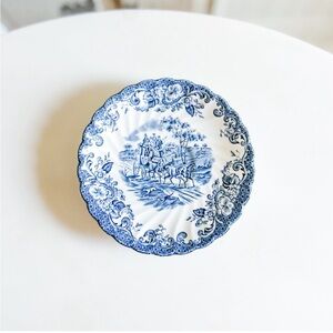 Set of 4 Couching Scene Ironstone Saucers 💙